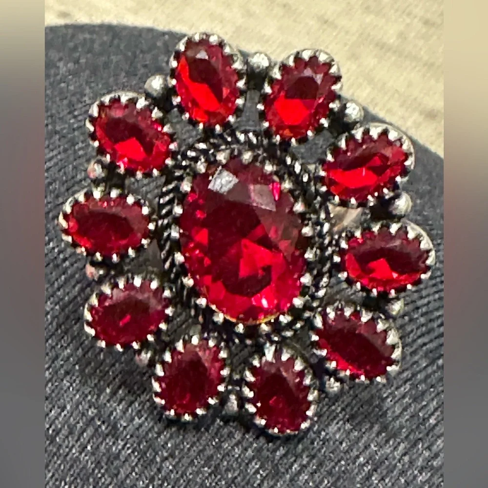 Elegant Red Gemstone Sterling Silver ring - Picture 1 of 4